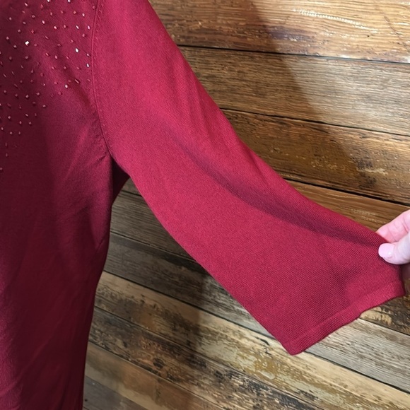 Burgundy out on the town blouse - Picture 3 of 4